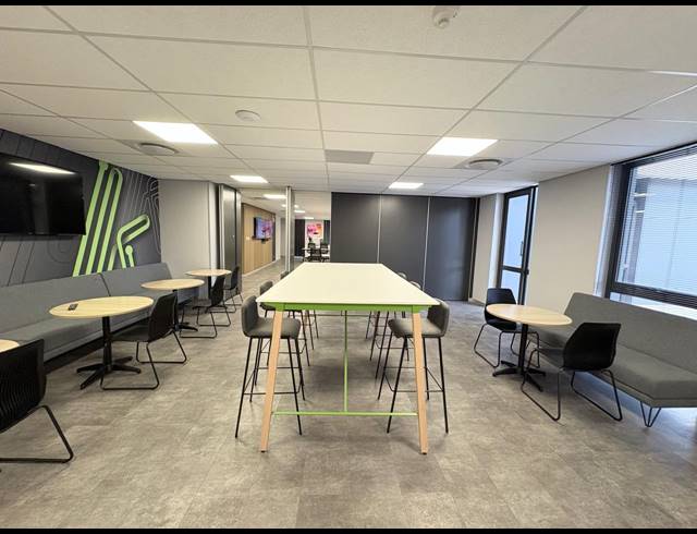 1,332M² OFFICE TO LET IN VORNA VALLEY
